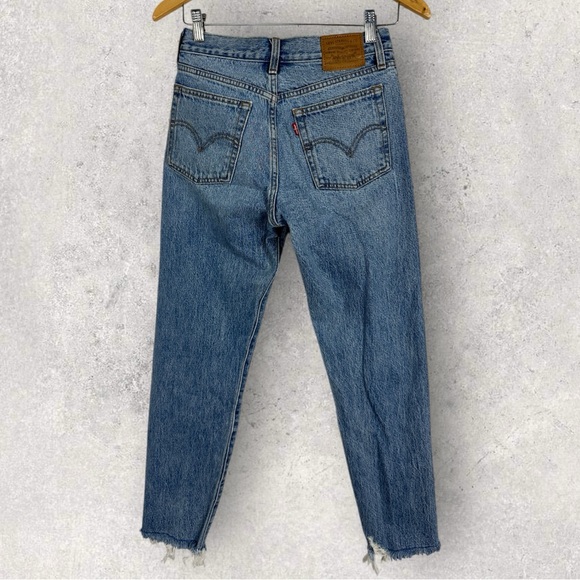 Levis Wedgie Button Fly High Rise Jeans Womens Size‎ 25 Raw Hem Denim Minimalist - Picture 3 of 10